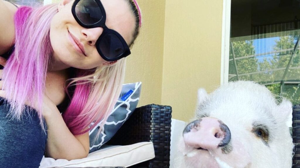 Alexa Bliss Emotionally Thanks Fans After Larry-Steve Passes Away (VIDEO)