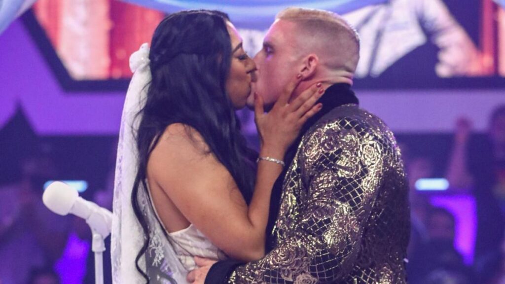 32 Famous On Screen WWE Couples & How They Ended