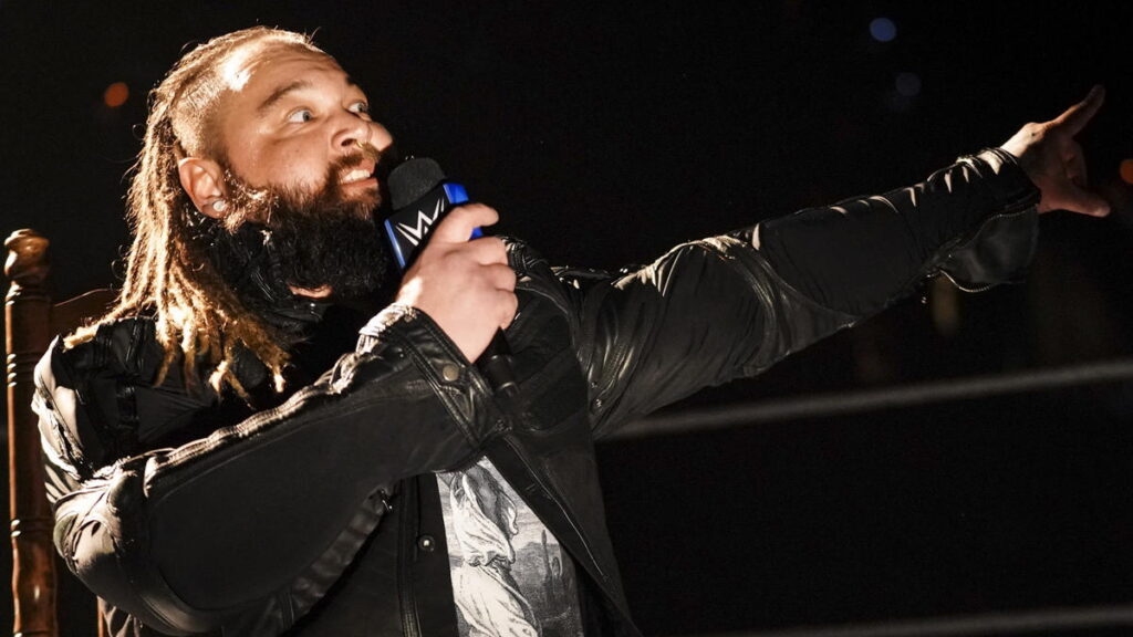 VIDEOS: Bray Wyatt Tribute During Arsenal Vs. Fulham Premier League Match