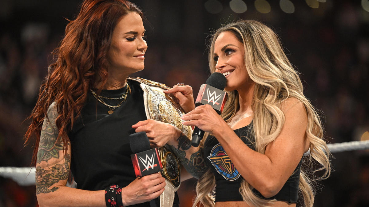 WWE Hall Of Famer Praises Trish Stratus & Lita Wrestling At ...