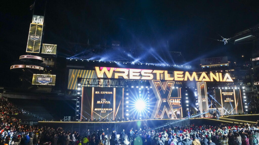 WWE Hall Of Famer Signs Legends Contract