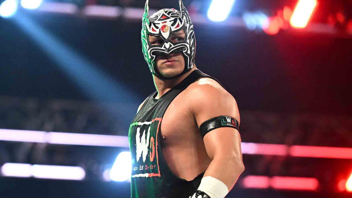 WWE star Dragon Lee