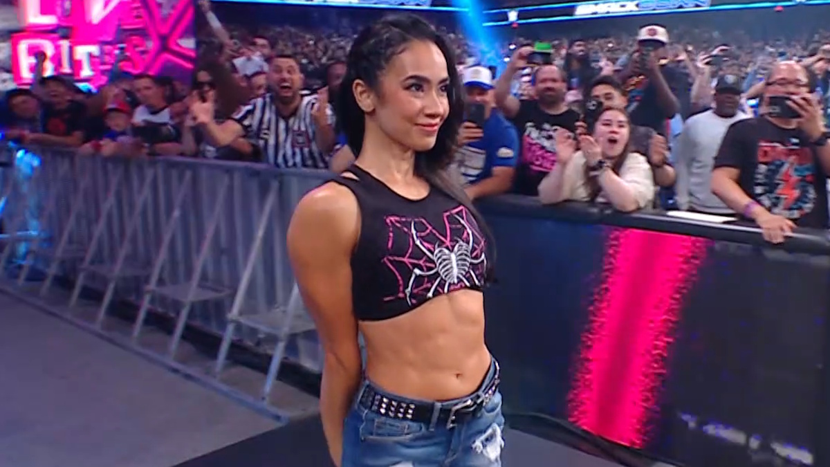 AJ Lee Returns On WWE SmackDown