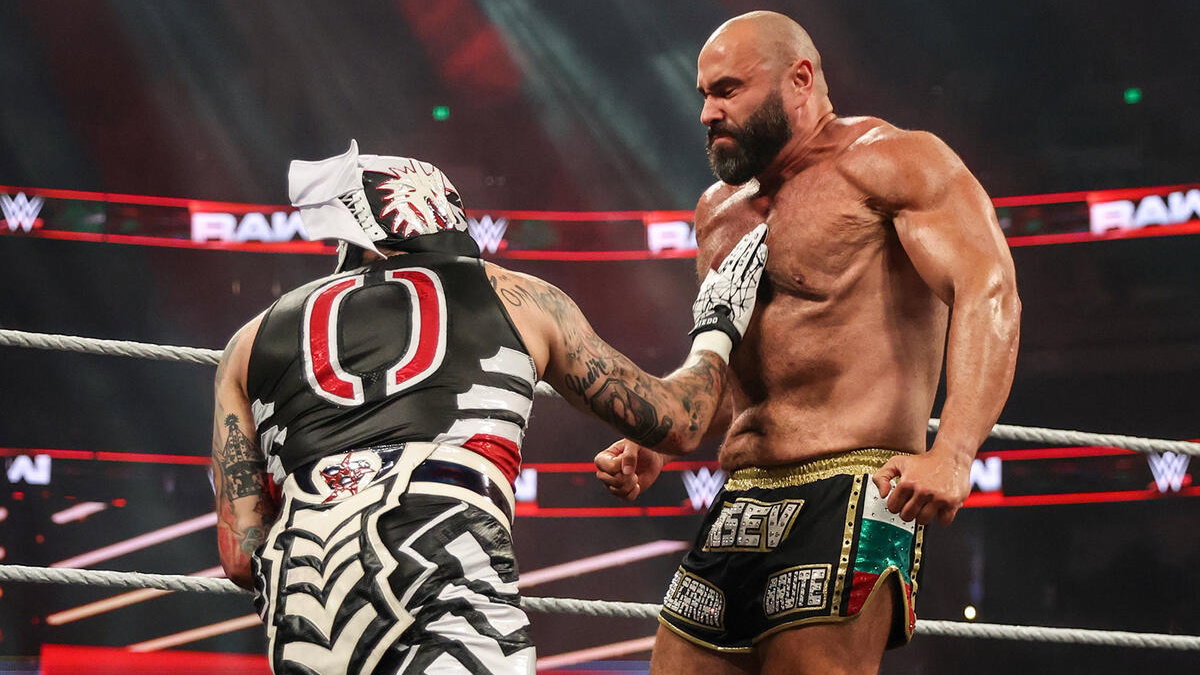 WWE stars Penta and Rusev