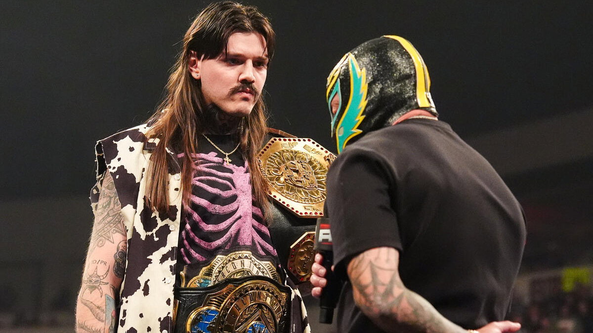 WWE Star Dominik Mysterio Doesn't Think He Will Reunite With His Father ...