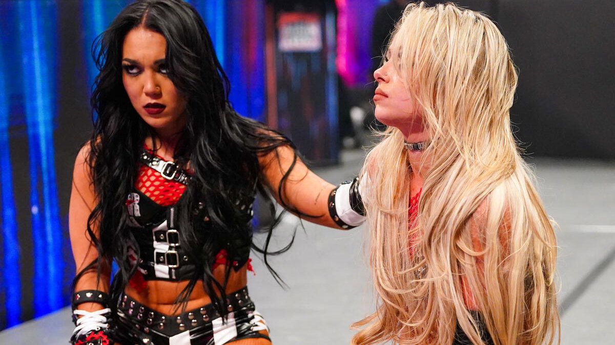 نجوم WWE روكسان بيريز وليف مورغان