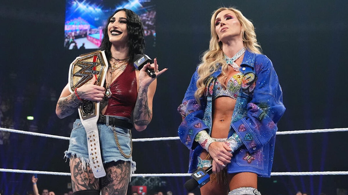WWE'den Rhea Ripley ve Charlotte Flair